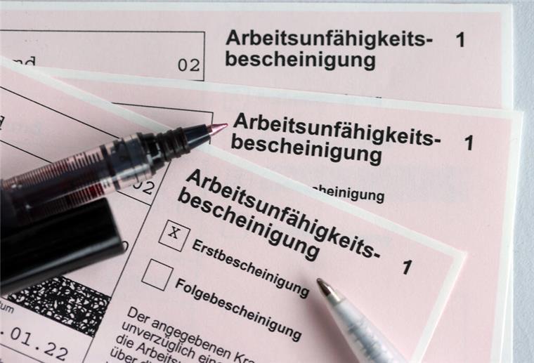 Hausbesuche durch Arbeitgeber bei Krankheit: Was ist erlaubt? Was Arbeitgeber dürfen und wann eure Rechte verletzt werden.