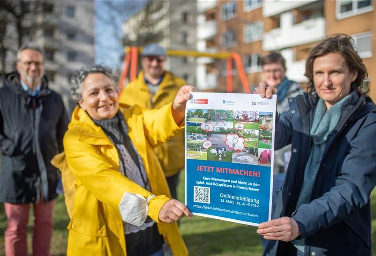 Bremerhavener Kinder entscheiden über ihre Spielplätze Was Bremerhaven auf Spielplätzen macht haben (von links): Gartenbauamtsleiter Thomas Reinicke, Planerinnen Usha Naskar, Startrat Dr. Ulf Eversberg, sowie die Planerinnen Frauke Uhe und Landschaftsarchitektin Irene Jatzkowski vorgestellt. Foto: Hartmann