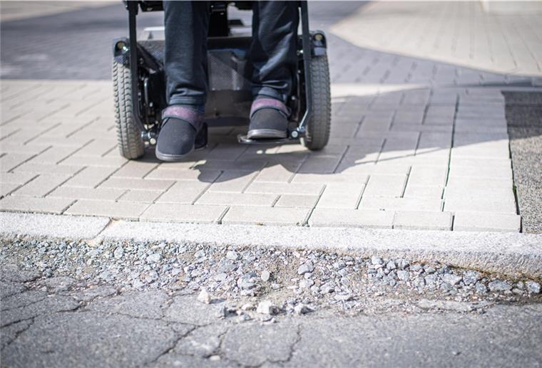 Initiative wünscht Senioren- und Behindertenbeirat für Stadland Was für gesunde Menschen kein Problem ist, kann für Menschen mit Beeinträchtigungen zu einem Hindernis werden. Hier setzt die Arbeit eines Senioren- und Behindertenbeirats an.