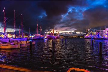 Was für tolle Wolken über dem Neuen Hafen: Das Seestadtfest Bremerhaven hat sich...