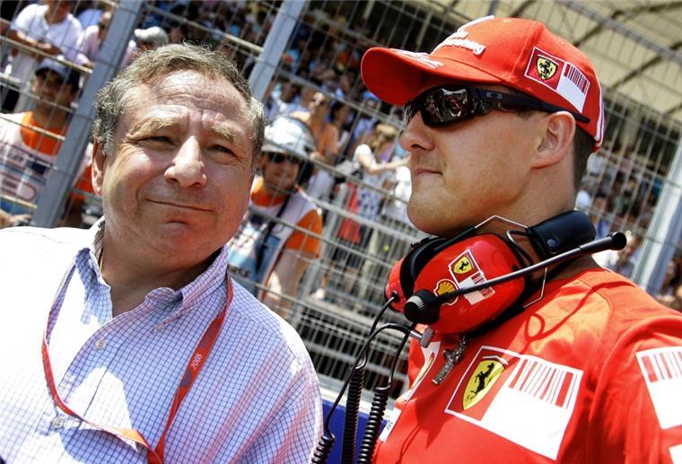 Jean Todt: Michael Schumacher ist "in besten Händen" Jean Todt (links) steht neben Michael Schumacher.