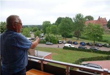 Was ist dann mit meiner Aussicht? Günter Krawolitzki macht keinen Hehl aus der Ablehnung des geplanten Mehrfamilienhauses im Ortskern von Bad Bederkesa.
