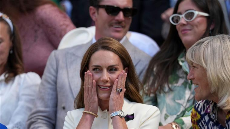 6:0, 6:0: Swiatek mit Tennis-Geschichte bei Wimbledon-Titel Was ist denn hier los? Auch Prinzessin Kate schaute ungläubig zu.