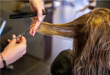 Waschen, Schneiden, Föhnen wird teurer. Kunden müssen sich bei ihren Friseuren auf Preiserhöhungen einstellen.