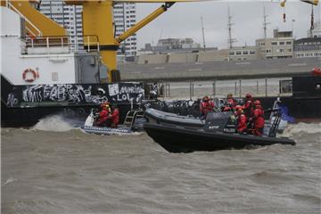 Wasserschutzpolizisten aus acht Bundesländern trainieren noch bis Freitag auf der Weser