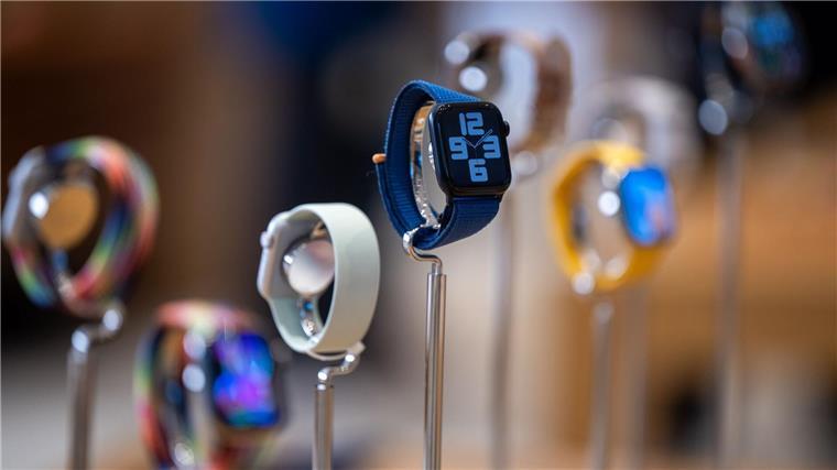 Umsätze mit klassischer Unterhaltungselektronik schrumpfen Wearables wie die Apple Watch sind vor allem bei jungen Leuten populär.