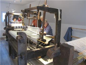 Webstühle klappern im Elsdorfer Sprüttenhus, einige davon sind bereits mehr als 200 Jahre alt.