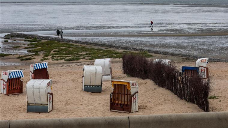 Wetter bremst Tagestourismus - Buchungslage dennoch gut Wechselhaftes Wetter hat im Juli an der Küste nicht ganz so häufig zum Strandurlaub eingeladen. (Archivbild)