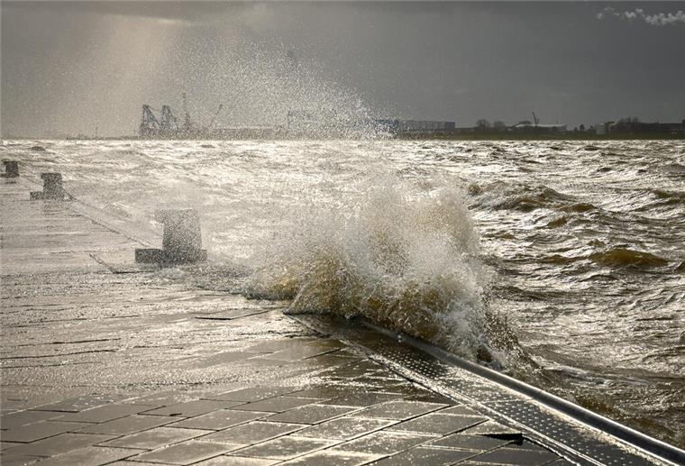 Wetterchaos voraus? Von Frost zu Sonne zu Regen und stürmischen Böen Wechselhaftes Wetter in Bremerhaven: Von einem sonnigen Donnerstag zu regnerischen und windigen Tagen. (Symbolbild)