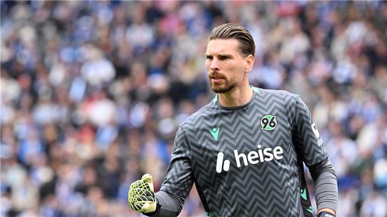 Überraschender Weggang: Zieler will 96 „nicht im Weg stehen“ Wechselt von Hannover 96 zum 1. FC Köln: Ron-Robert Zieler.