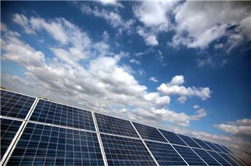 Wecken auch in Bremerhaven wieder mehr Interesse: Solarmodule, die auf dem Dach Sonnenenergie einfangen und Strom erzeugen.