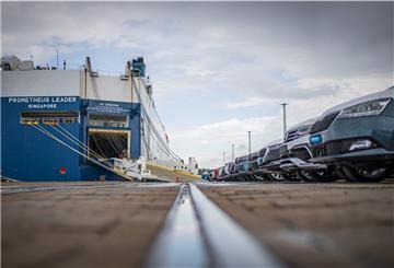 Wegen andauernder Ergebnisverluste fordert die BLG-Führung auf dem Autoterminal Bremerhaven einen „Beschäftigungssicherungs-Tarifvertrag“. Von den Mitarbeitern werden Einsparungen und Flexibilität erwartet.