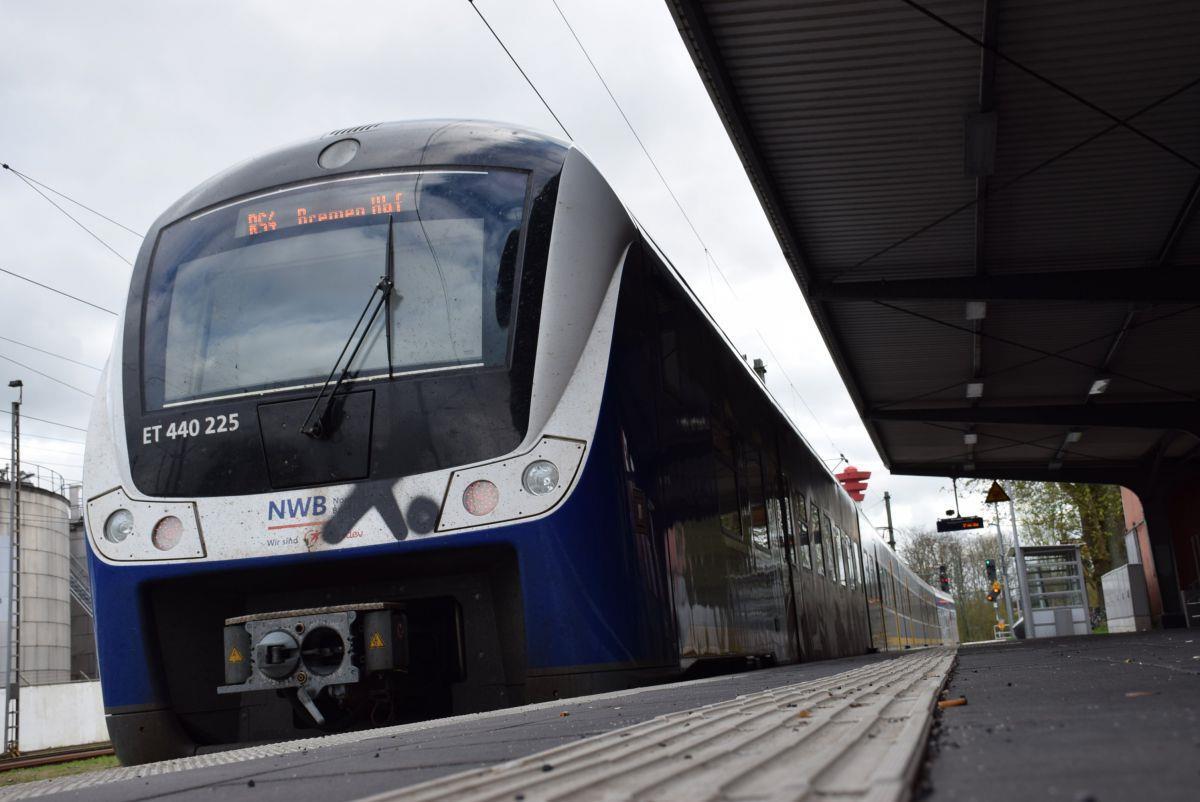 Bahn-Bauarbeiten: Es wird wieder eng auf der Strecke nach Bremen Wegen Bauarbeiten kommt es zwischen Bremerhaven und Bremen wieder zu Schienenersatzverkehr.