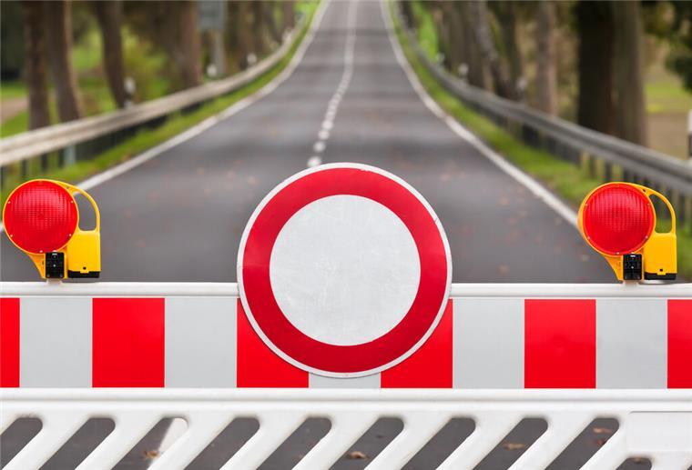 Hier geht erstmal nichts mehr: Straße in Lunestedt die nächsten Tage gesperrt Schild Straßensperre