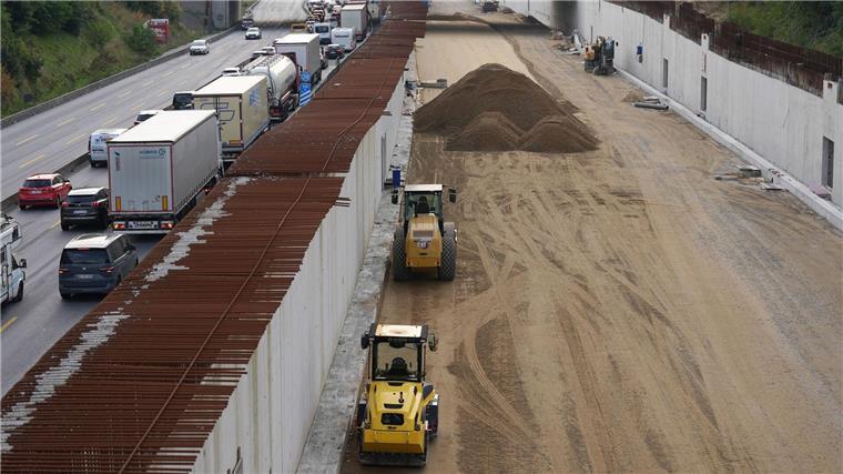 Wegen Bauarbeiten: A7 und Elbtunnel am Samstag voll gesperrt Wegen der Bauarbeiten wird die Autobahn am Wochenende zum sechsten Mal in diesem Jahr voll gesperrt.