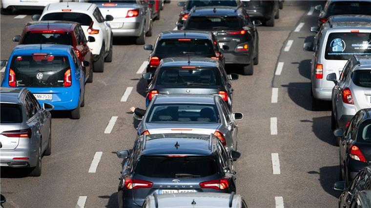 Autobahn 27 bei Bremerhaven gesperrt - großer Stau Wegen des Berufsverkehrs kommt es zu größeren Verzögerungen. (Symbolbild)