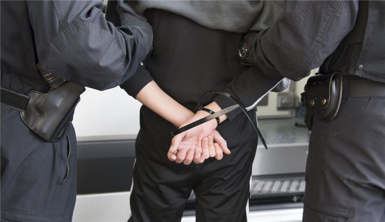 Nach Großeinsatz der Polizei: Vierter Mann hinter Gittern Wegen des Verdachts auf Drogenhandel sitzt nun auch ein vierter Mann hinter Gittern.