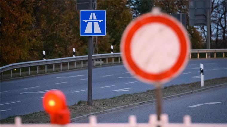 Abschnitt der A29 bei Oldenburg gesperrt Wegen einer Sperrung der A29 bei Oldenburg wird es an diesem Wochenende zu Verkehrsbehinderungen kommen. (Symbolbild)