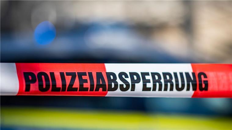 Verdächtiger Koffer: Parkhaus weiträumig abgesperrt Wegen eines herrenlosen Koffers hat die Polizei einen Bereich in einem Parkhaus abgesperrt (Symbolbild).