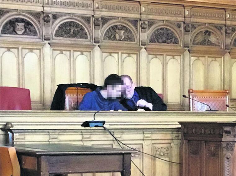 Prozess geht weiter: Feuerwehrmann soll Brände in Bremerhaven gelegt haben Wegen schwerer Brandstiftung muss sich ein 22-jähriger Bremerhavener seit November vor dem Landgericht Bremen verantworten.