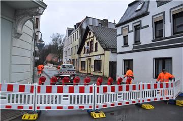 Wegen Sturmschäden ist die Kirchenstraße in Blexen am Dienstagvormittag gesperrt worden.