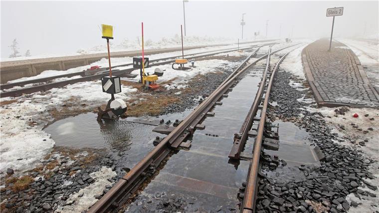 Wegen Sturmwarnungen des DWD haben die Schmalspurbahnen am Brocken den Betrieb eingestellt. (Archivild)