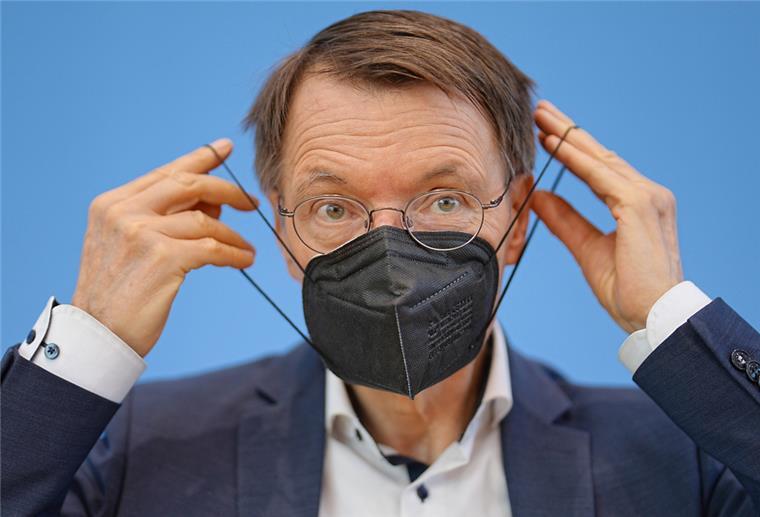 Weil das Gesundheitsministerium um Minister Karl Lauterbach (SPD) im Herbst durch die Corona-Variante BA.5 eine „prekäre Situation“ erwartet, soll mit mehreren Maßnahmen gegengesteuert werden.