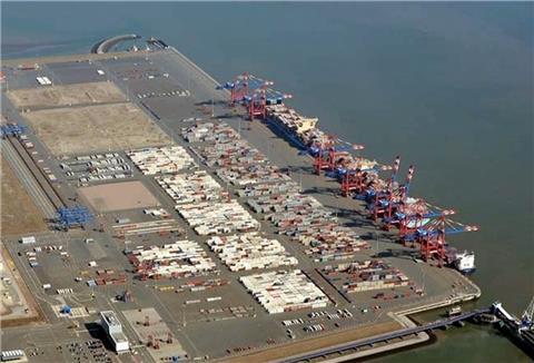 Weil der Jade-Weser-Port in Wilhelmshaven noch immer nicht kostendeckend arbeitet, muss weiteres Geld reingebuttert werden.