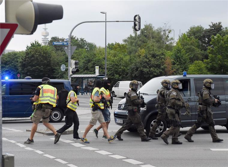 Bremerhaven: Polizei-WhatsApp für die schnelle Fahndung Weil der Polizeifunk ausgefallen war, musste der Einsatz der Beamten in München 2016 gegen einen Amokschützen über WhatsApp gesteuert werden. Die Politik fordert nun im Land Bremen einen eigenen Messenger-Dienst für die Polizei.