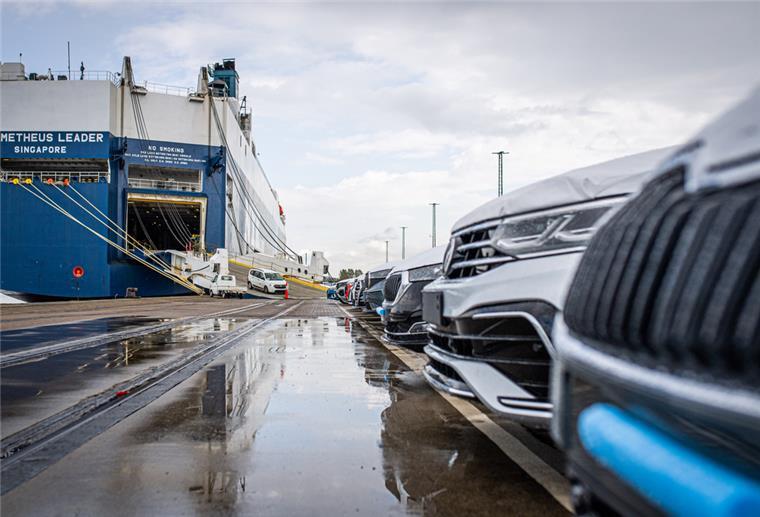 Weil die Lage immer schwieriger wird, soll die Arbeit auf dem Autoterminal neu strukturiert werden. Dazu hat die BLG-Spitze einen Spezialisten eingekauft. Der Betriebsrat zeigte sich überrascht über diese Entwicklung.