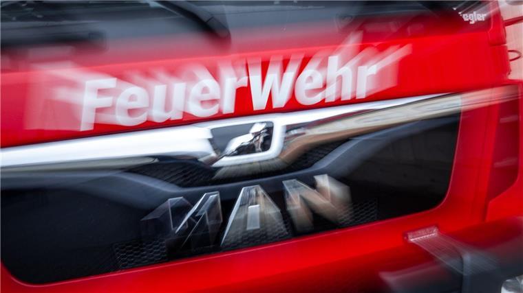 Weil ein Techniker die Jugendlichen nicht befreien konnte, half ein Höhenretter der Feuerwehr. (Symbolbild)