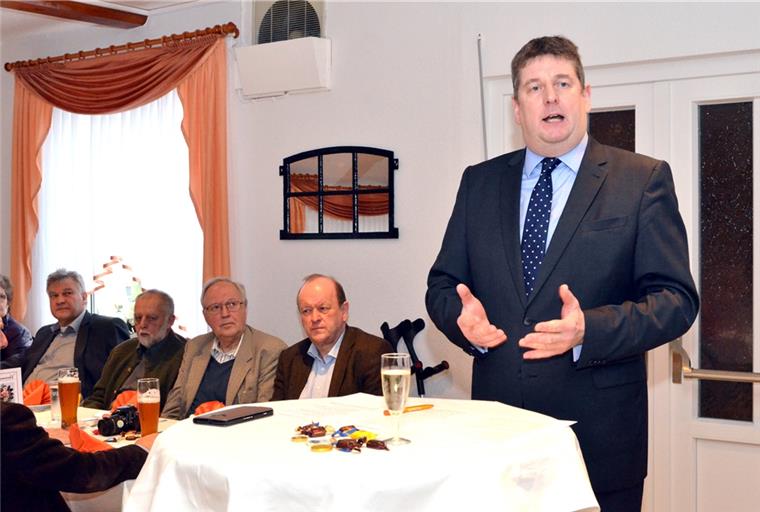 Loxstedt: Thomas Thier legt Ämter nieder Weil er aus familiären Gründen aus der Gemeinde Loxstedt weg zieht, legt der CDU-Vorsitzende Thomas Thier (rechts) alle seine politischen Ämter nieder.