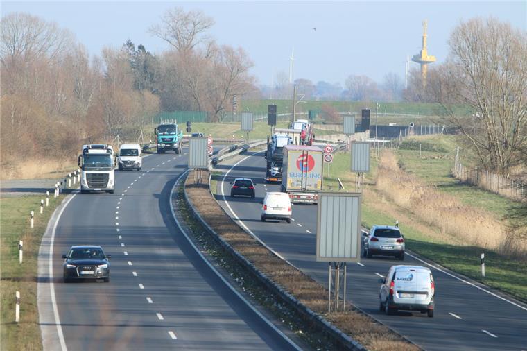 Wesertunnel: Sperrung bei Güllegeruch war reine Sicherheitsmaßnahme Weil rund um den Wesertunnel derzeit viel Gülle ausgebracht wird, stinkt es in der Region. Das brachte am Donnerstag den Verkehr zum Erliegen.