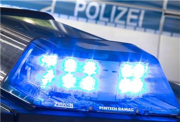Weil sie während der Fahrt auf ihrem Fahrrad mit dem Handy telefonierte, wollten Beamte der Zevener Polizei eine 26-jährige Frau stoppen. Das berichtet die Polizei.
