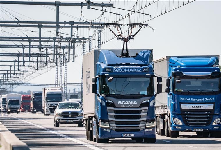 Zwei Lkw