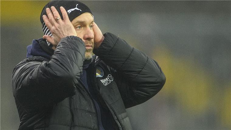 Elversberg im Jubiläums-Spiel an die Tabellenspitze Weiterer Frust-Nachmittag: Eintracht-Trainer Daniel Svcherning