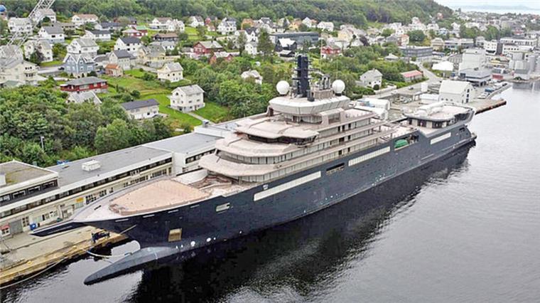  Forschungs- und Expeditionsyacht REV Ocean