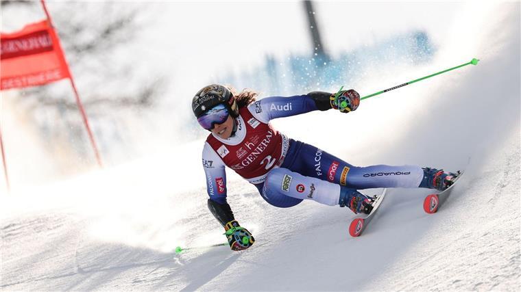 Weltmeisterin Federica Brignone gewinnt ihren Heim-Riesenslalom von Sestriere.