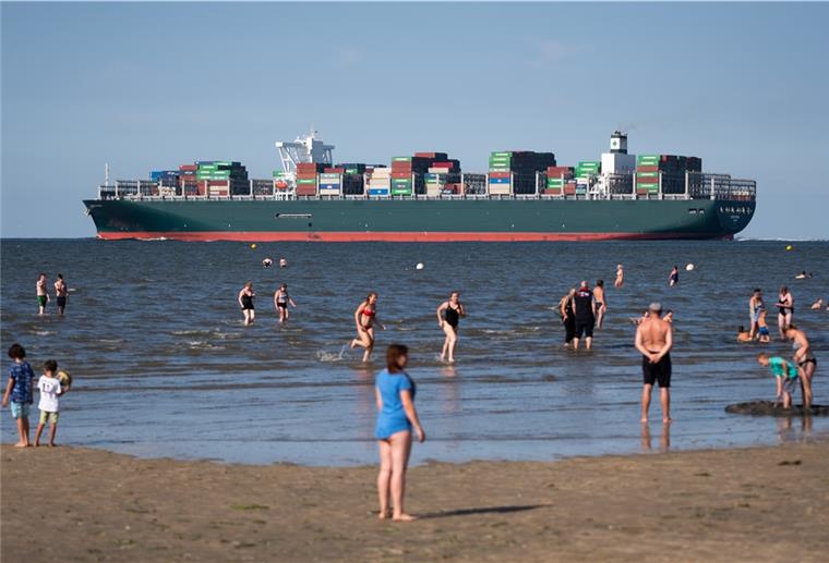 Liegt Cuxhaven an der Nordsee? Weltschifffahrtsweg und Strandleben: Aus Sicht der Experten liegt Cuxhaven sowohl an der Elbe als auch an der Nordsee.