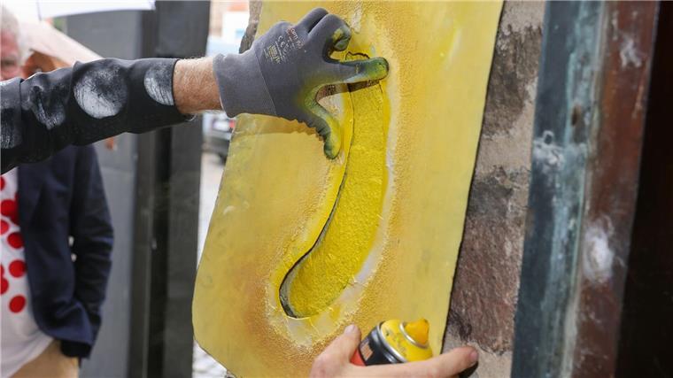 Weltweit hat der Künstler schon 4.000 bis 5.000 Bananen gesprüht.