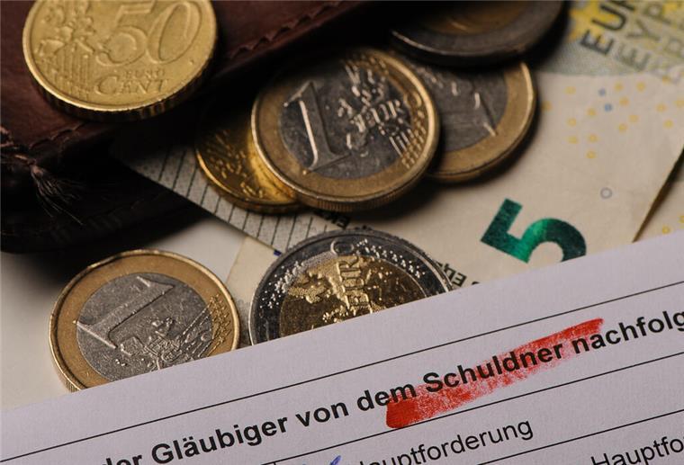 Große Not: Viele Menschen verschuldet in Bremerhaven - Grüne sind besorgt Wen Schulden drücken, der kann bei der Schuldnerberatung Rat und Unterstützung finden. Die Grünen wollen das Angebot in Bremerhaven stärken.