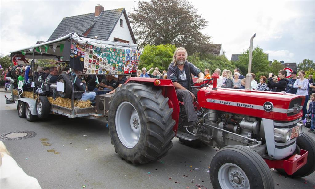 Wenn das kein würdiger Harley-Ersatz ist: Der Motorrad Club Land Wursten fuhr im...