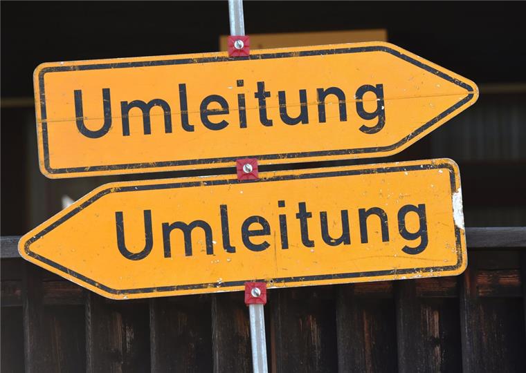Endlich: Fahrbahnoberfläche in Stollhamm wird erneuert Die Ortsdurchfahrt von Stollhamm wird ab Mitte Oktober saniert. Vollsperrungen sind möglich.
