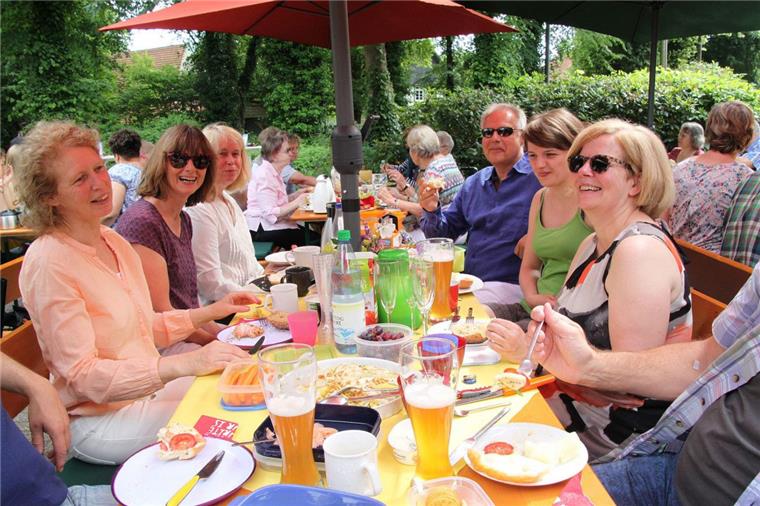 Beim Bürgerfrühstück rücken die Wilstedter enger zusammen Wenn die Bürgerstiftung in Wilstedt das Bürgerfrühstück veranstaltet, dann ist die Stimmung immer bestens.