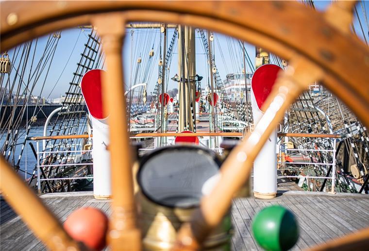 „Schulschiff Deutschland“: Vorstand berät heute Wenn die „Schulschiff Deutschland“ von Vegesack nach Bremerhaven umzieht, kehrt ein Stück Geschichte an die Unterweser zurück. Der Segler wurde nämlich in Geestemünde gebaut.