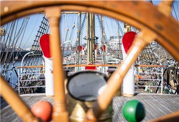 Wenn die „Schulschiff Deutschland“ von Vegesack nach Bremerhaven umzieht, kehrt ein Stück Geschichte an die Unterweser zurück. Der Segler wurde nämlich in Geestemünde gebaut.
