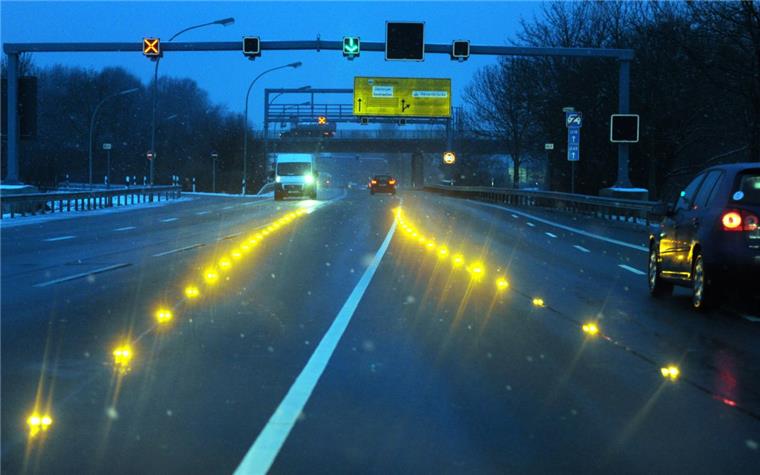 Brummifahrer ist verwirrt - und verursacht folgenschweren Unfall auf der Grimsbystraße Wenn die so genannten Markierungsknöpfe auf der Grimsbystraße leuchten, gilt die weiße Fahrbahnmarkierung nicht mehr. Bei einem Brummifahrer aus der Slowakei sorgte das für Verwirrung - und es kam zum Unfall.