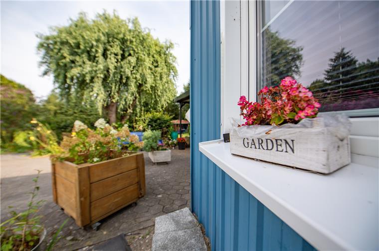 Ungewöhnliches Haus im Haus: Wie Familie Walter Geld spart Wenn die Temperaturen wieder sinken, werden die regelmäßigen Familientreffen vom Garten in den XXL-Wintergarten verlegt. Denn dort gibt es das ganze Jahr über sommerliche Temperaturen.