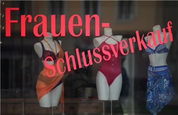 Wenn Frauen shoppen gehen, müssen Männer häufig leiden.