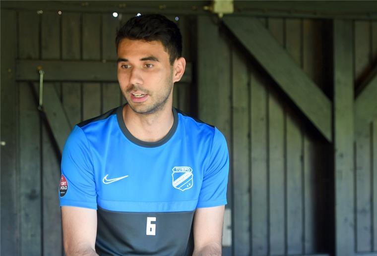 Bundesliga-Profi Holtmann hält sich in Surheide fit Wenn Fußball-Profi Gerrit Holtmann in Bremerhaven ist, schaut er gerne bei seinen Kumpels von TuSpo Surheide vorbei.